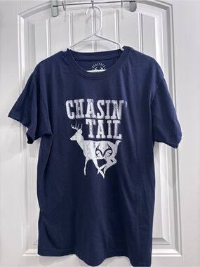 Realtree Navy Short-Sleeve 'Chasin' Tail' Graphic Tee
